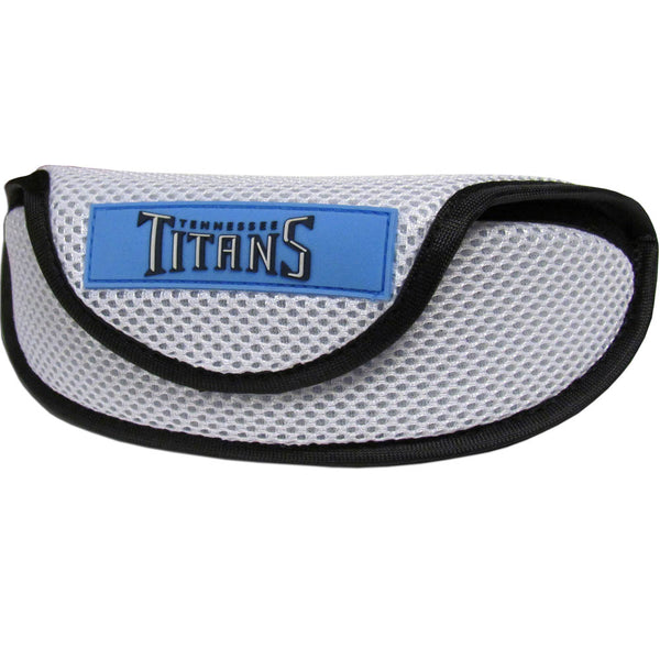 Our officially licensed soft sport glasses case has microfiber interior to prevent scratches and a velcro closure to secure the glasses. The sporty mesh material and colorful Tennessee Titans logo finishes off this fashionable and functional case.
